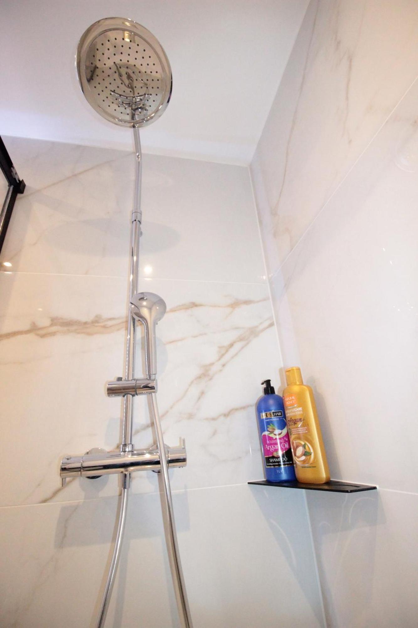 Luxury Studio, Rez De Chaussee, Parking Prive Video Surveillance, Canape Haute Qualite Convertible Couchage 2 Personnes, Centre Ville Proche, Restaurant, Boulangerie 2 Minutes A Pied, Terrasse - 800Metre Carre De Terrain - Gere Par Presta-Zen'Service Verdun-sur-Meuse Exterior foto