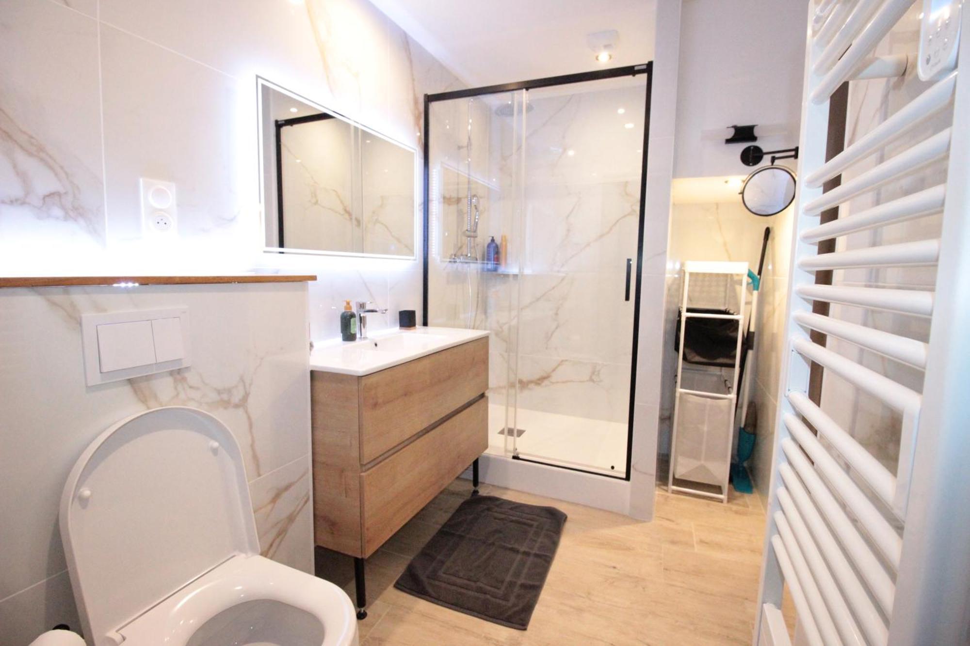 Luxury Studio, Rez De Chaussee, Parking Prive Video Surveillance, Canape Haute Qualite Convertible Couchage 2 Personnes, Centre Ville Proche, Restaurant, Boulangerie 2 Minutes A Pied, Terrasse - 800Metre Carre De Terrain - Gere Par Presta-Zen'Service Verdun-sur-Meuse Exterior foto