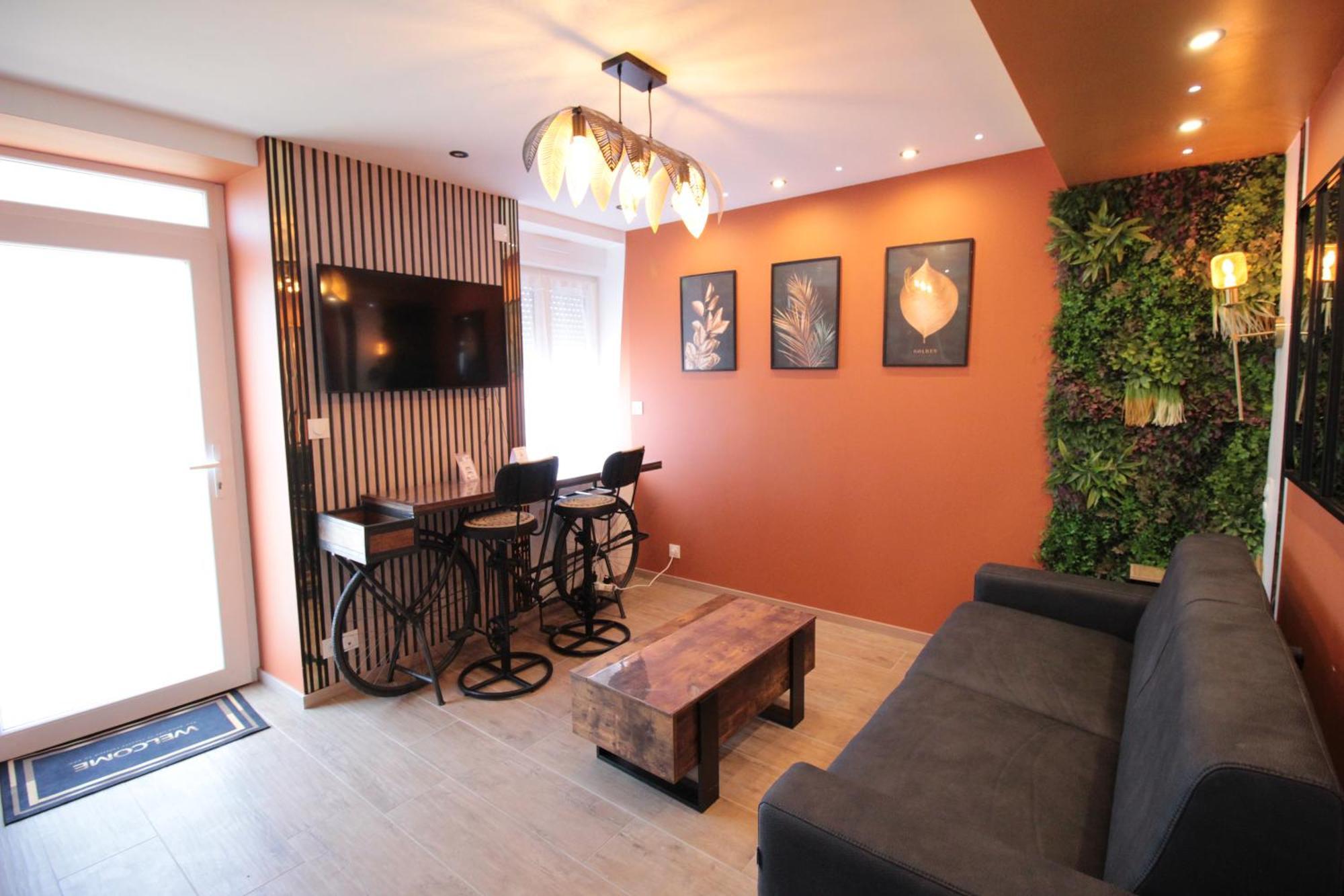 Luxury Studio, Rez De Chaussee, Parking Prive Video Surveillance, Canape Haute Qualite Convertible Couchage 2 Personnes, Centre Ville Proche, Restaurant, Boulangerie 2 Minutes A Pied, Terrasse - 800Metre Carre De Terrain - Gere Par Presta-Zen'Service Verdun-sur-Meuse Exterior foto