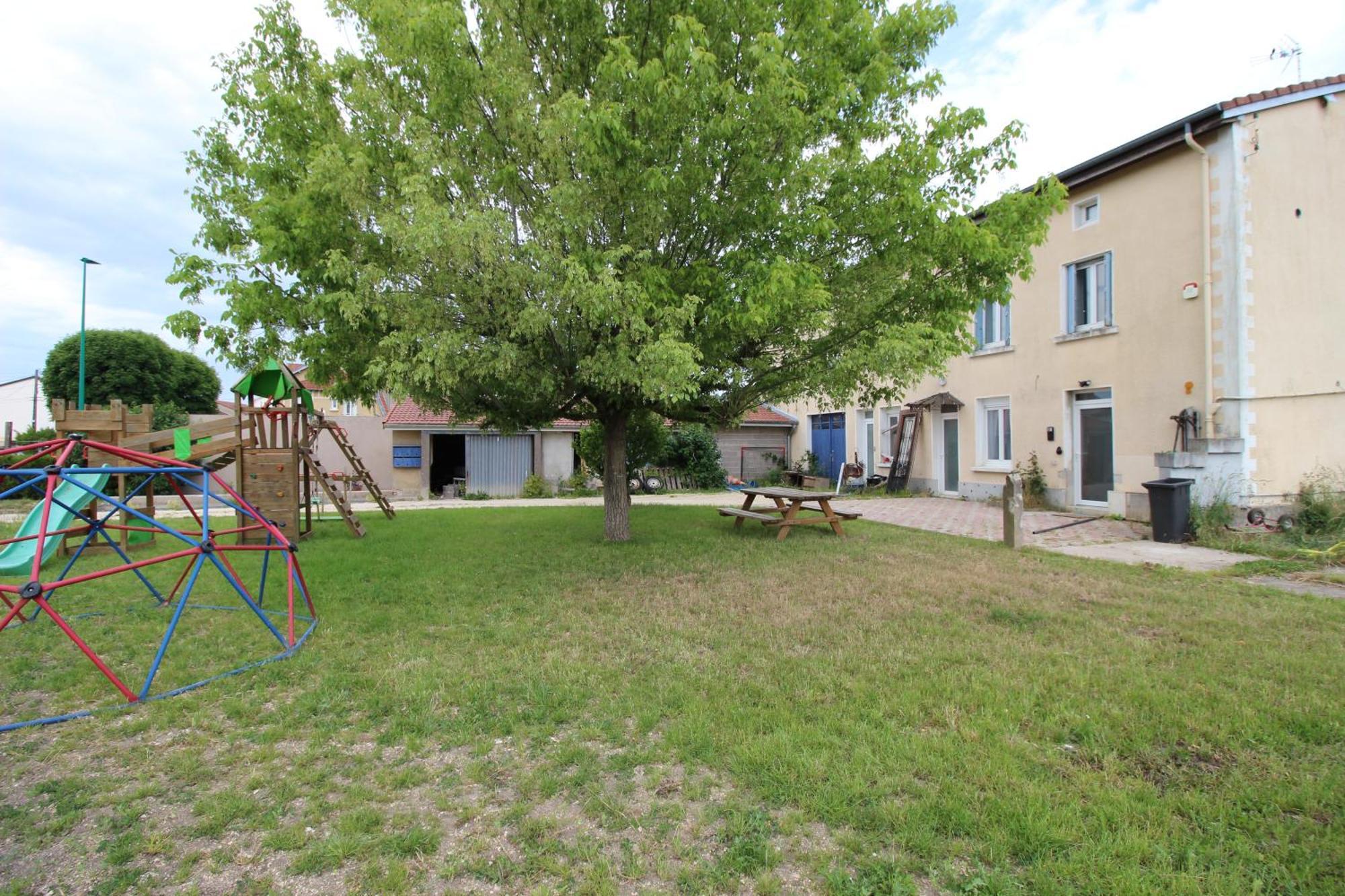 Luxury Studio, Rez De Chaussee, Parking Prive Video Surveillance, Canape Haute Qualite Convertible Couchage 2 Personnes, Centre Ville Proche, Restaurant, Boulangerie 2 Minutes A Pied, Terrasse - 800Metre Carre De Terrain - Gere Par Presta-Zen'Service Verdun-sur-Meuse Exterior foto